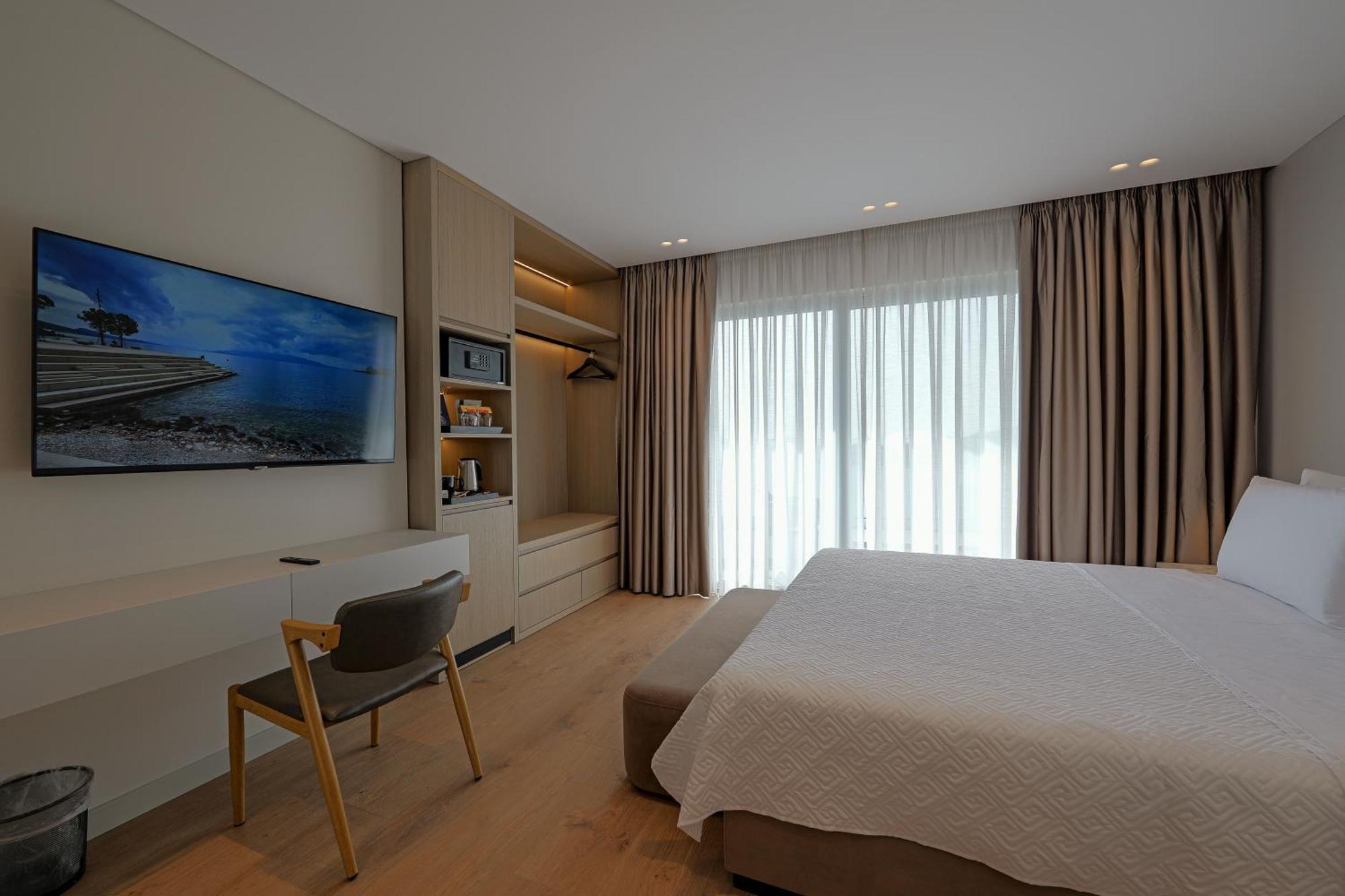 Teuta Hotel 4*