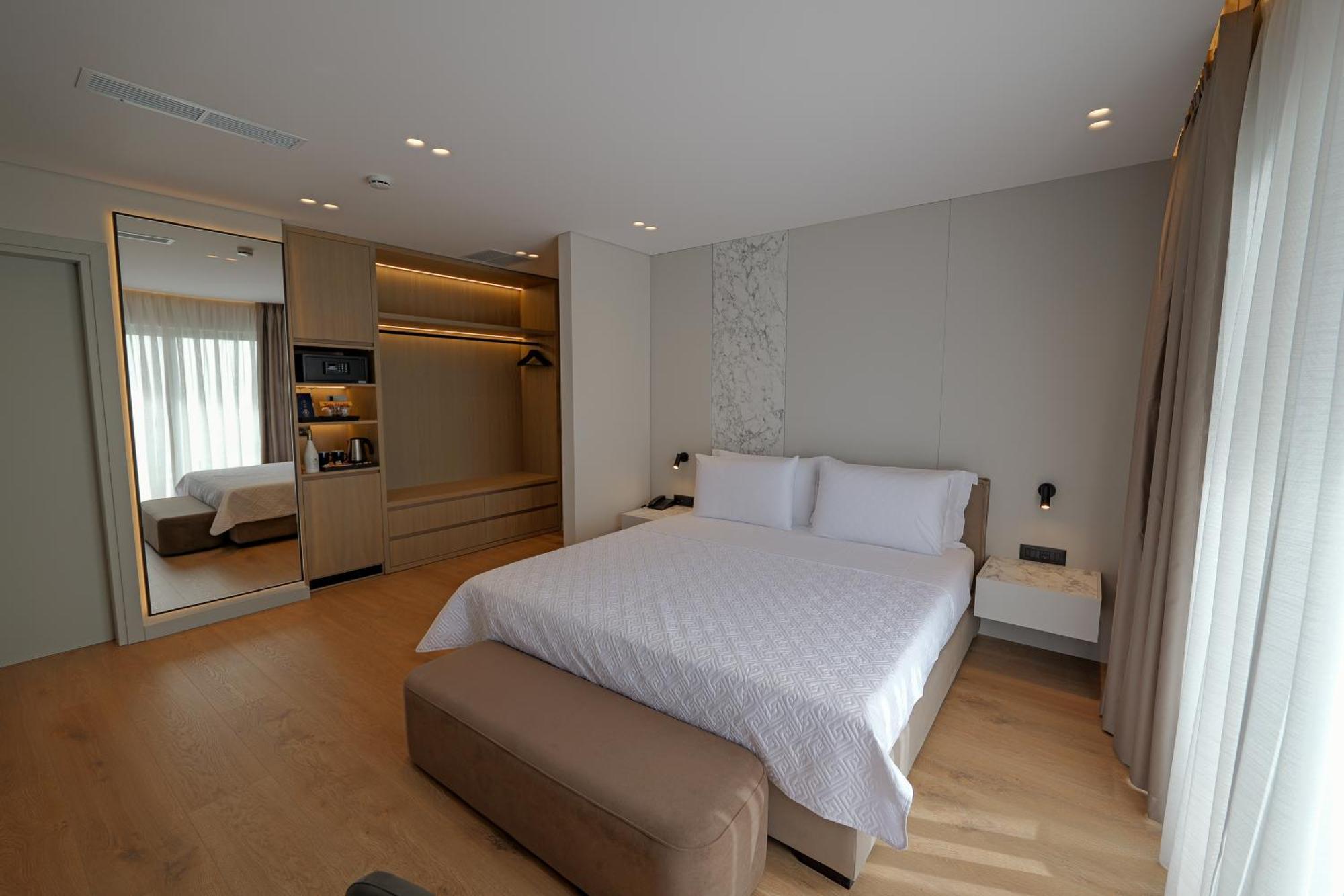 Teuta Hotel 4*