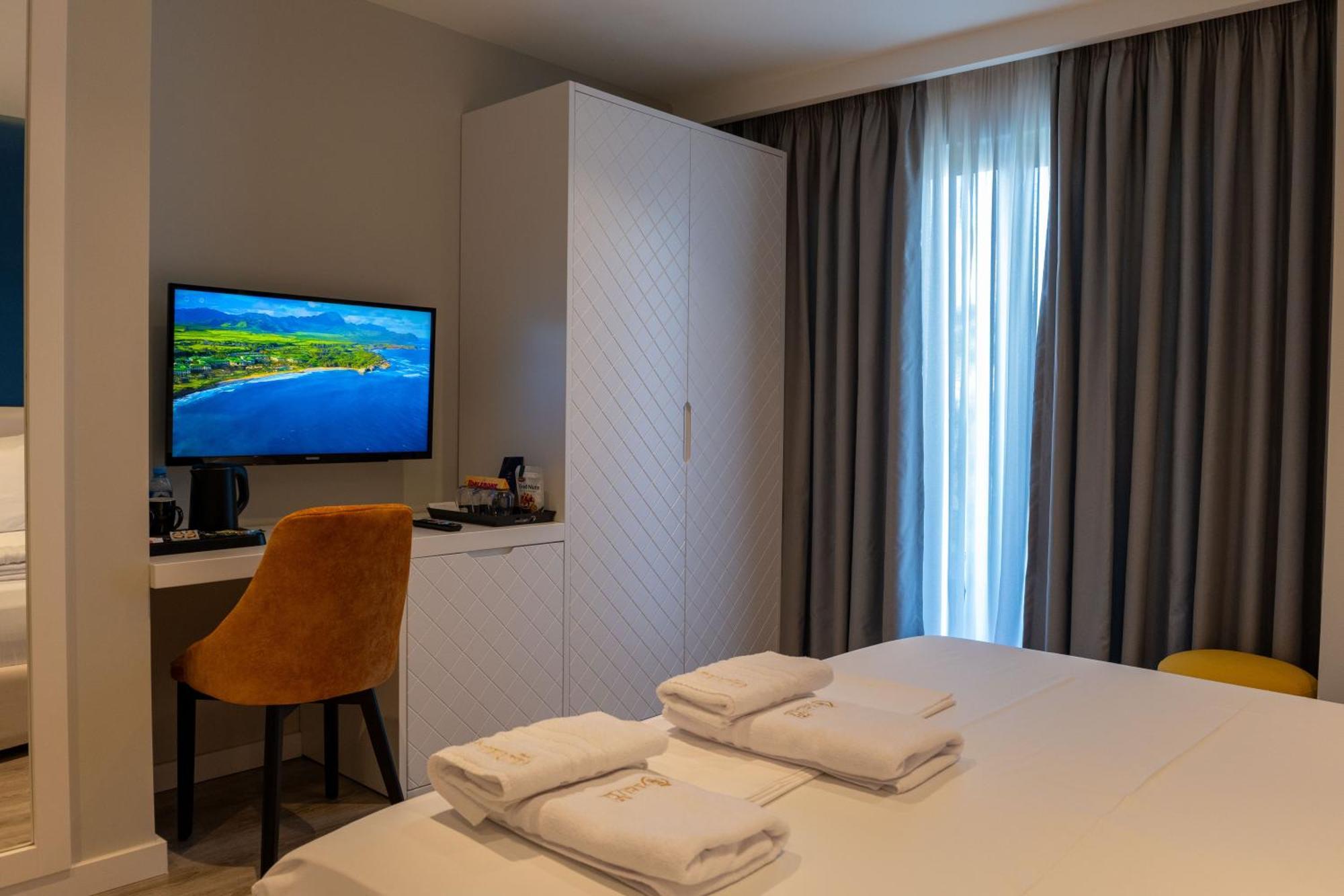 Hotel Teuta 4*